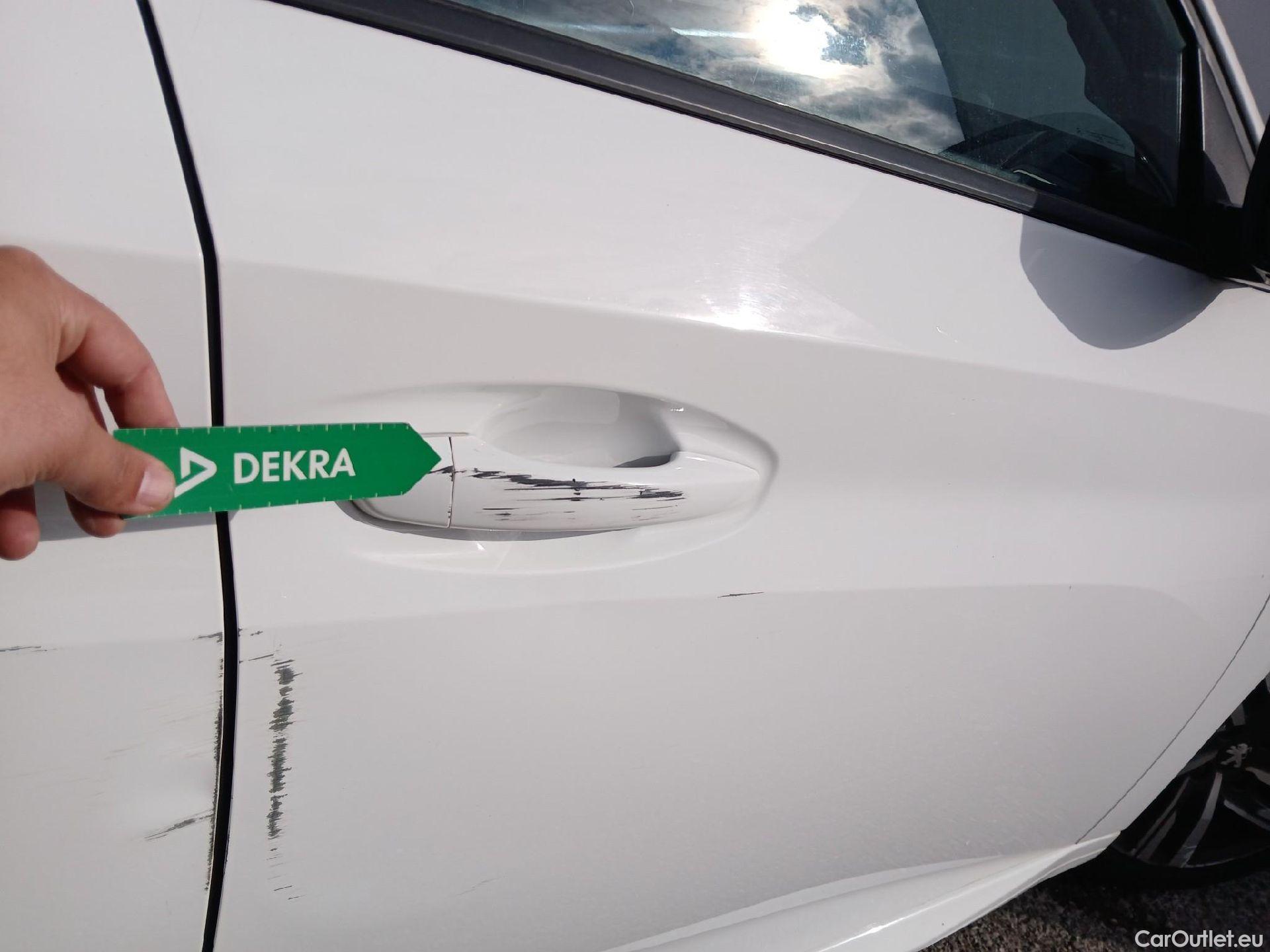  Peugeot  208 PEUGEOT  / 2019 / 5P / berlina con portón PureTech 73kW (100CV) Allure (CX) #59