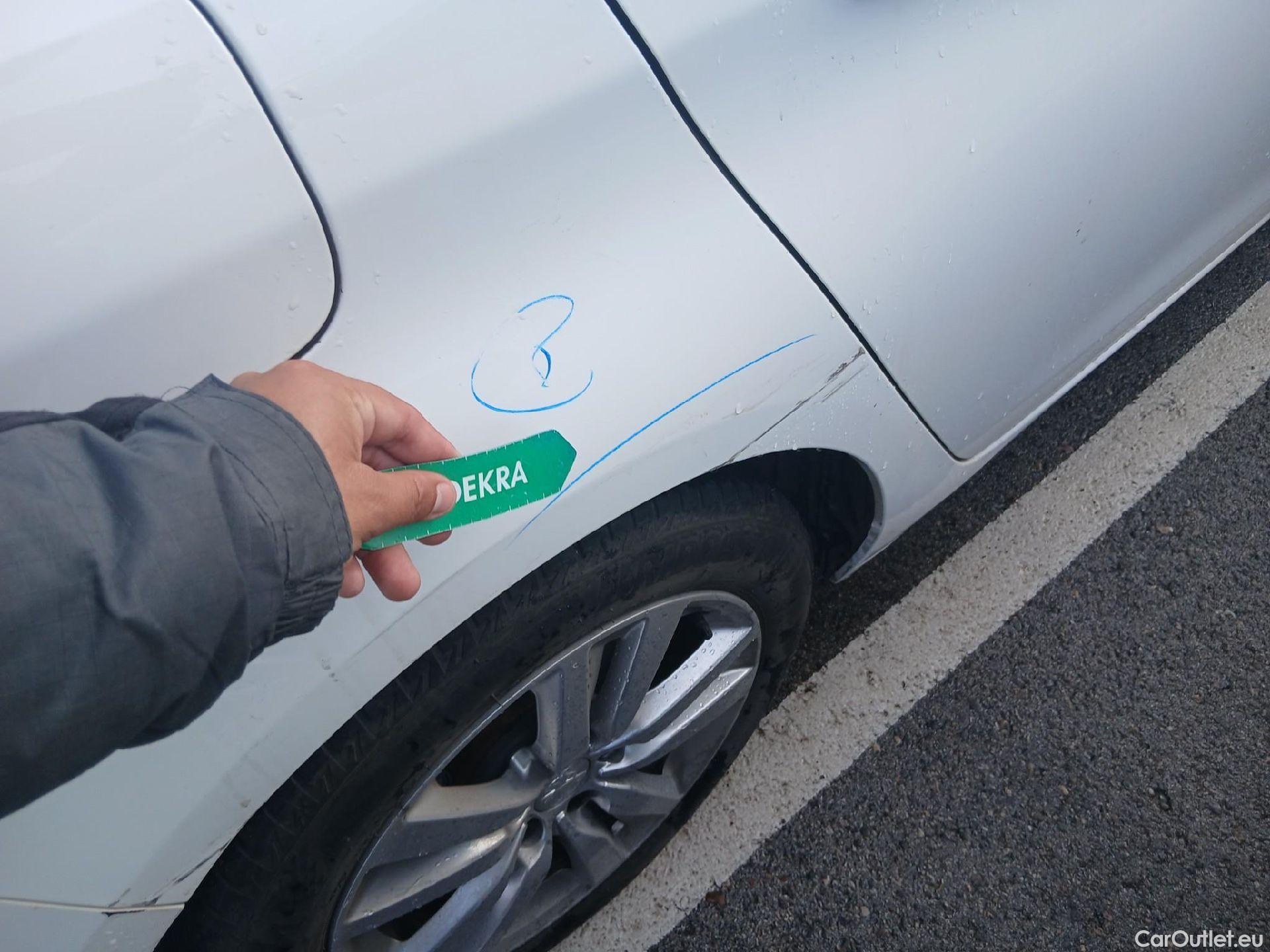  Peugeot  308 PEUGEOT  / 2017 / 5P / berlina con portón 5p Active Pack BlueHDi 130 S&S (AC) #25