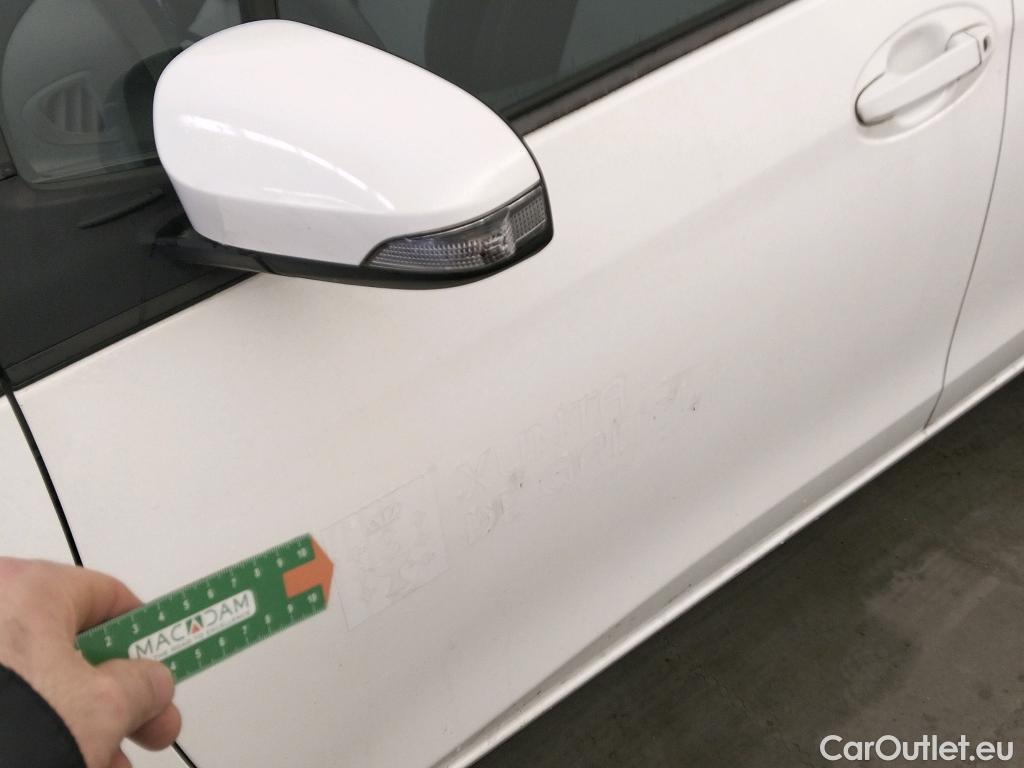  Toyota  Yaris TOYOTA  / 2017 / 5P / berlina con portón 1.5 100H Active #9