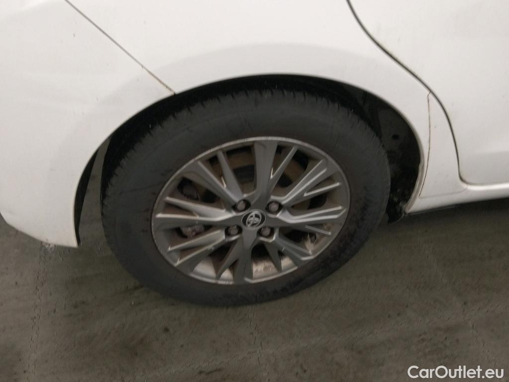  Toyota  Yaris TOYOTA  / 2017 / 5P / berlina con portón 1.5 100H Active #7