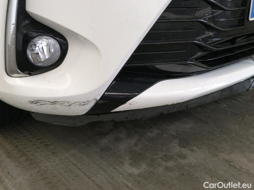  Toyota  Yaris TOYOTA  / 2017 / 5P / berlina con portón 1.5 100H Active #21