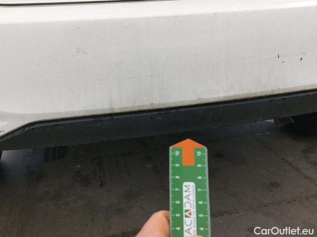  Toyota  Yaris TOYOTA  / 2017 / 5P / berlina con portón 1.5 100H Active #18