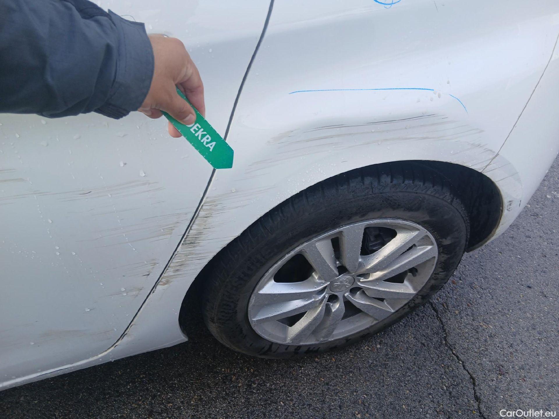  Peugeot  308 PEUGEOT  / 2017 / 5P / berlina con portón 5p Active Pack BlueHDi 130 S&S (AC) #20