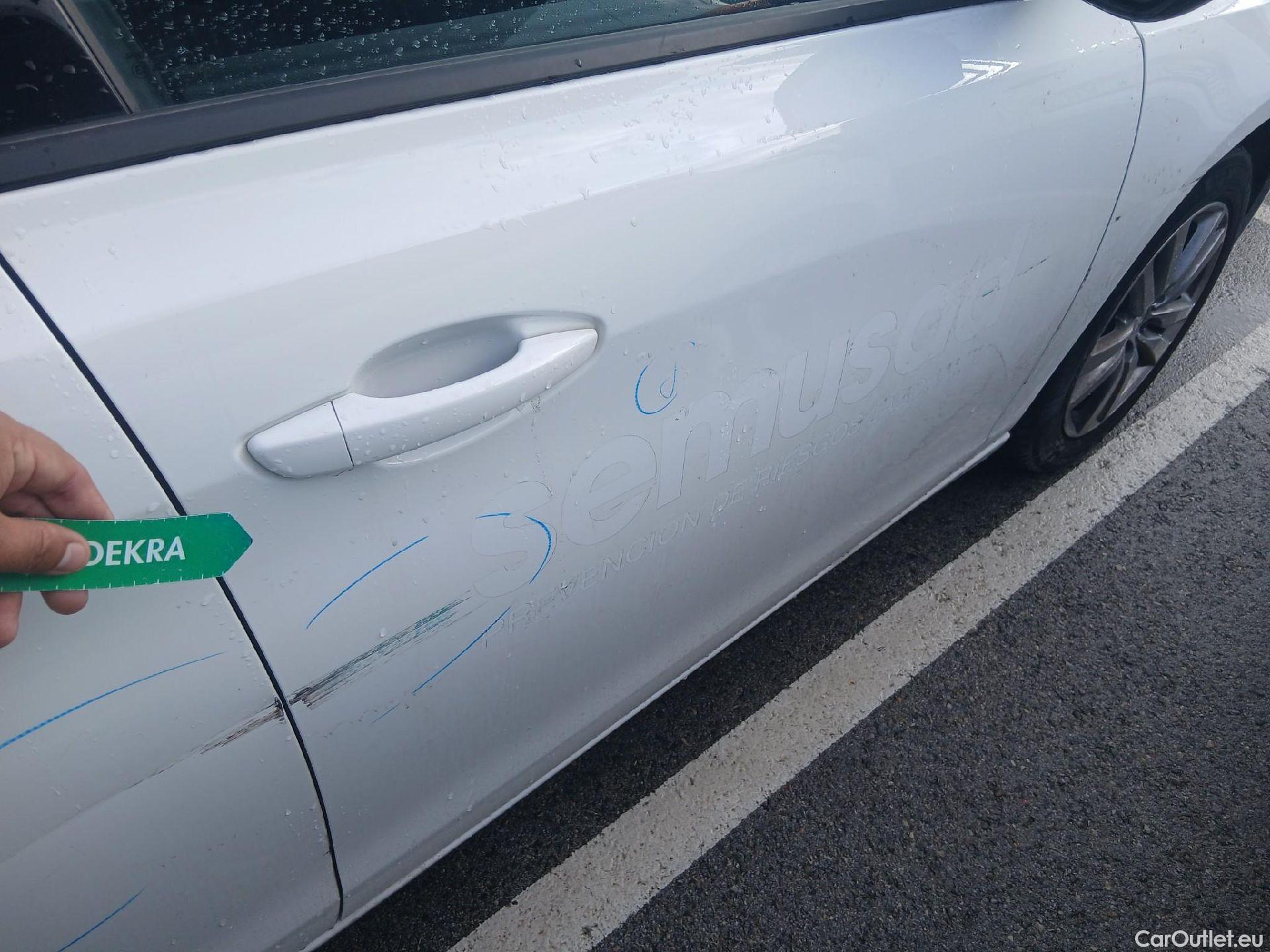  Peugeot  308 PEUGEOT  / 2017 / 5P / berlina con portón 5p Active Pack BlueHDi 130 S&S (AC) #28