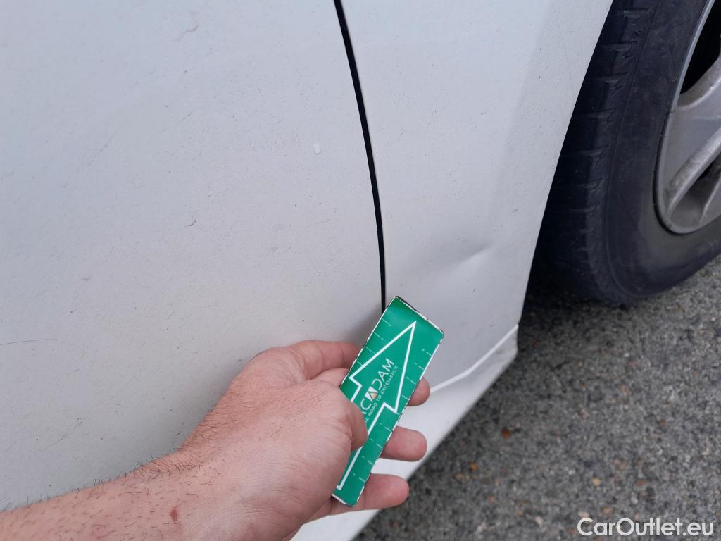  Toyota  Yaris TOYOTA  / 2020 / 5P / berlina con portón 1.5 120H Active Tech #11