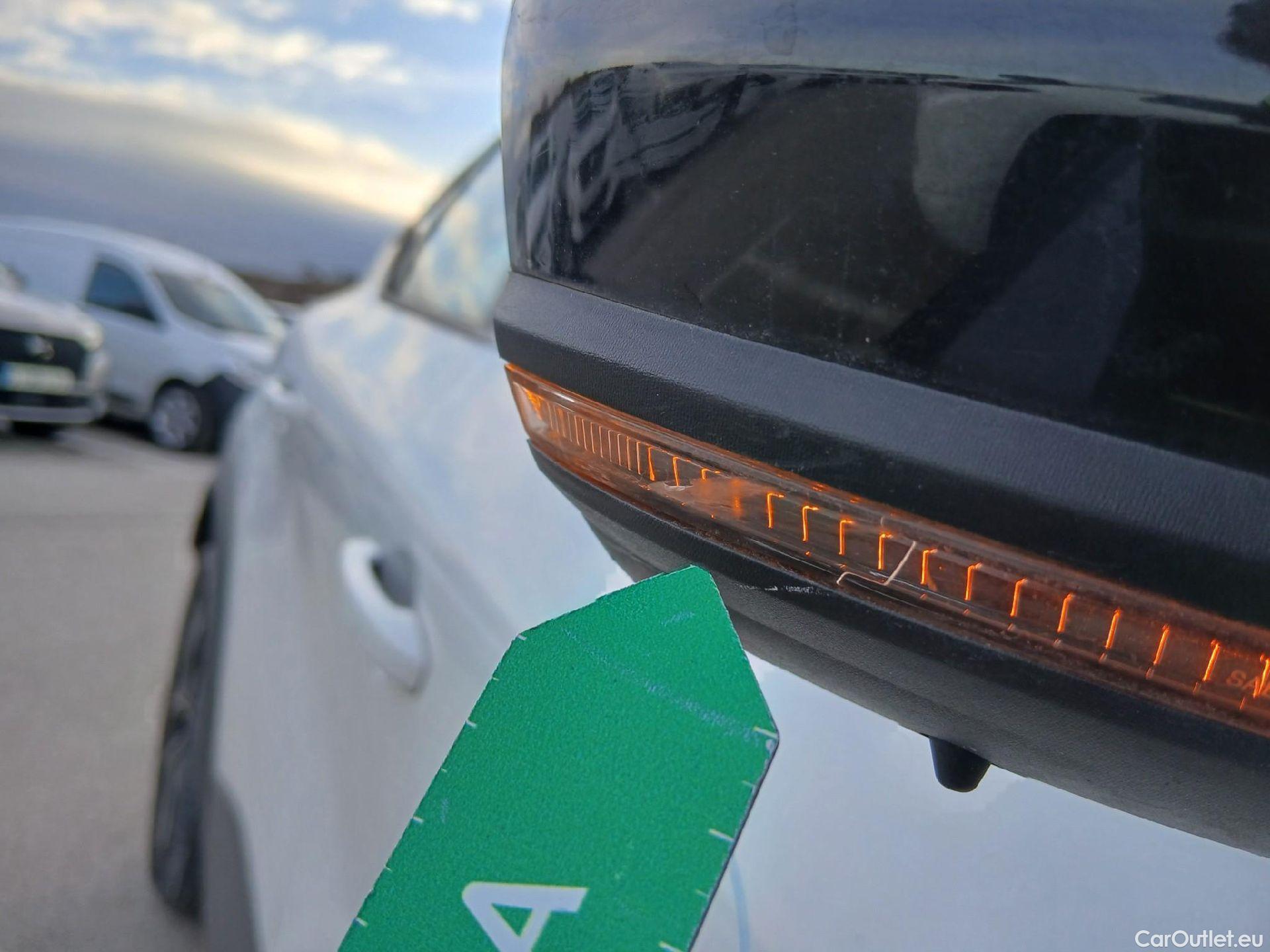  Renault  Captur RENAULT  / 2020 / 5P / todoterreno equilibre TCe 74 kW (100CV) GLP #30