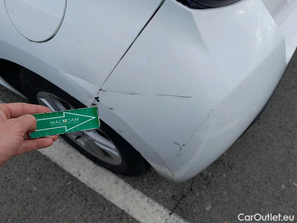  Toyota  Yaris TOYOTA  / 2020 / 5P / berlina con portón 1.5 120H Active Tech #16