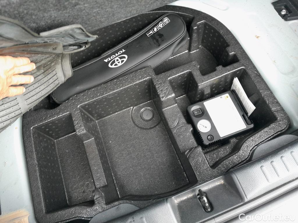  Toyota  Yaris TOYOTA  / 2020 / 5P / berlina con portón 1.5 120H Active Tech #9