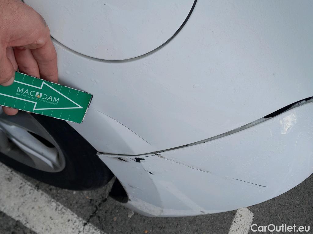  Toyota  Yaris TOYOTA  / 2020 / 5P / berlina con portón 1.5 120H Active Tech #4