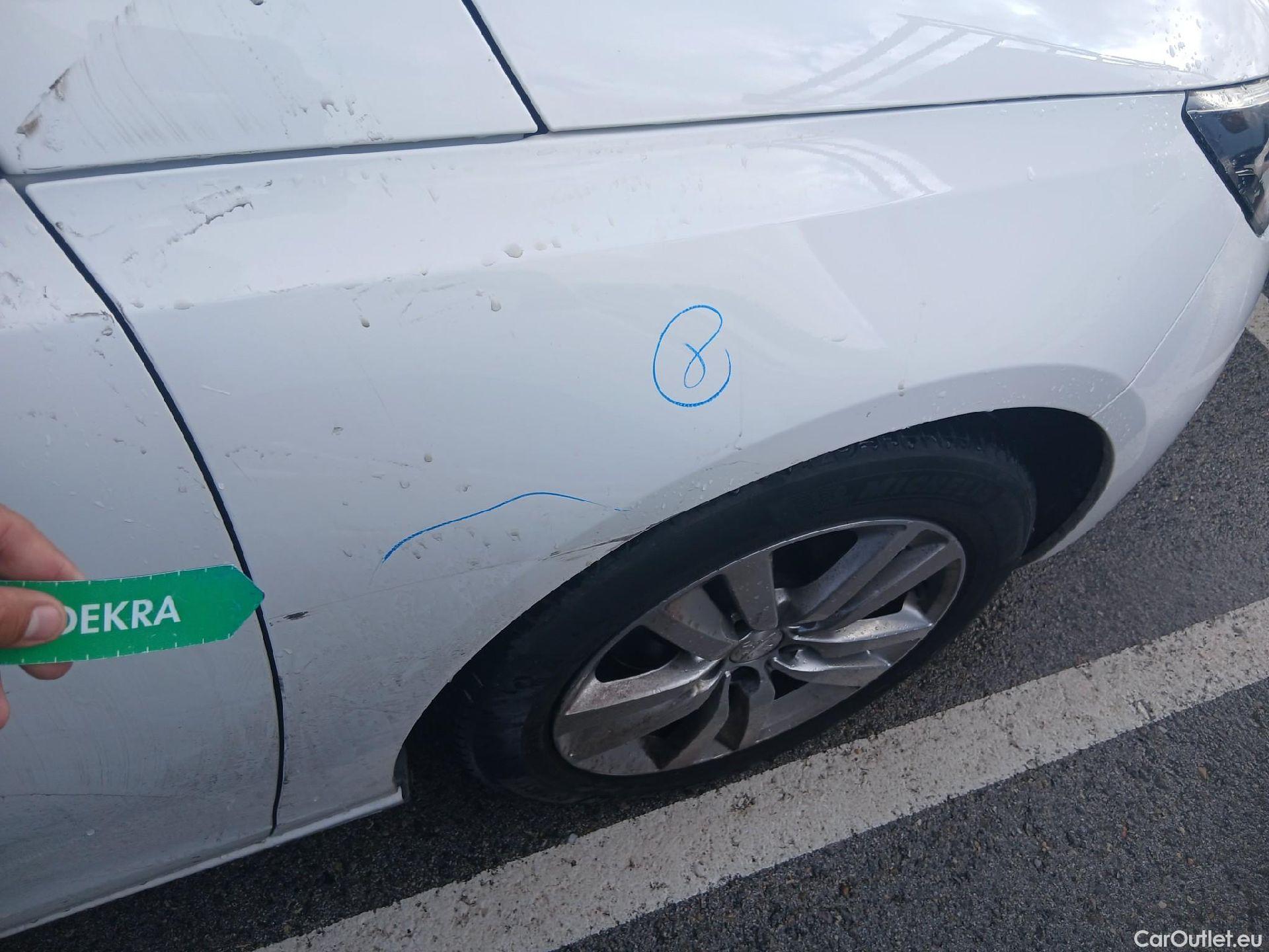  Peugeot  308 PEUGEOT  / 2017 / 5P / berlina con portón 5p Active Pack BlueHDi 130 S&S (AC) #32