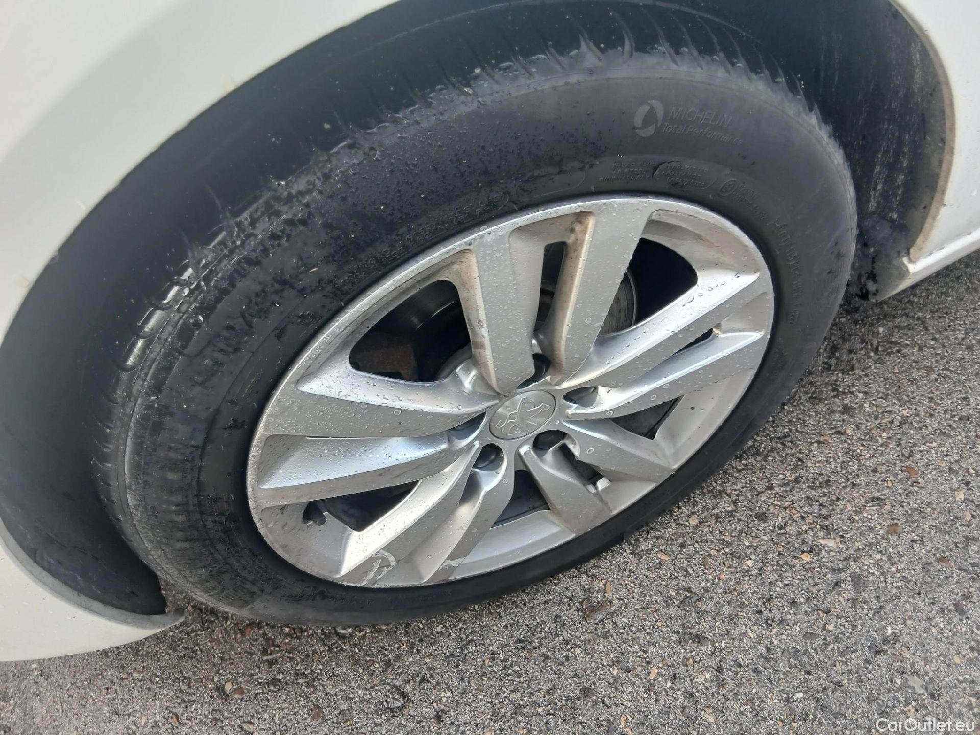  Peugeot  308 PEUGEOT  / 2017 / 5P / berlina con portón 5p Active Pack BlueHDi 130 S&S (AC) #11