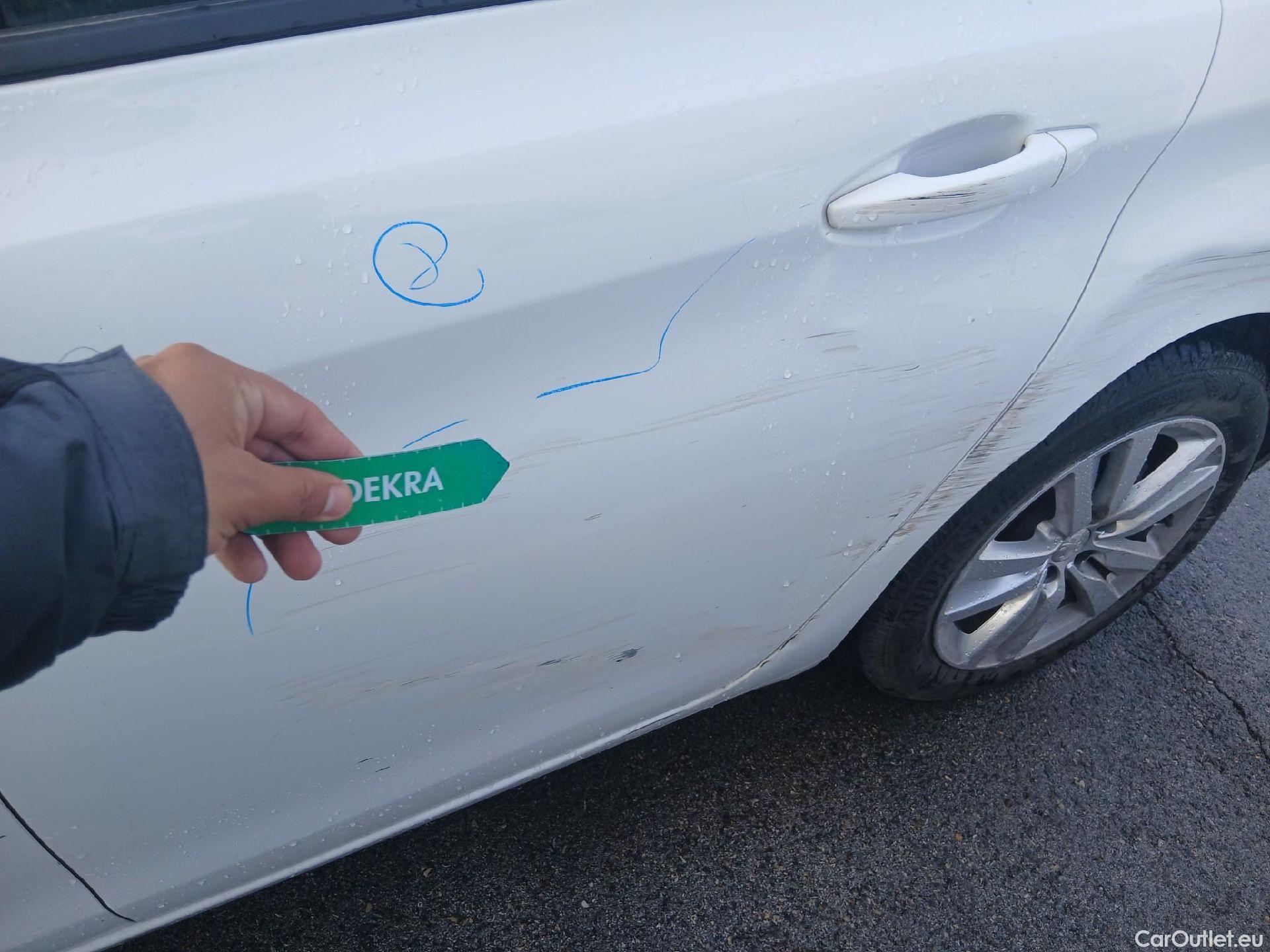  Peugeot  308 PEUGEOT  / 2017 / 5P / berlina con portón 5p Active Pack BlueHDi 130 S&S (AC) #19