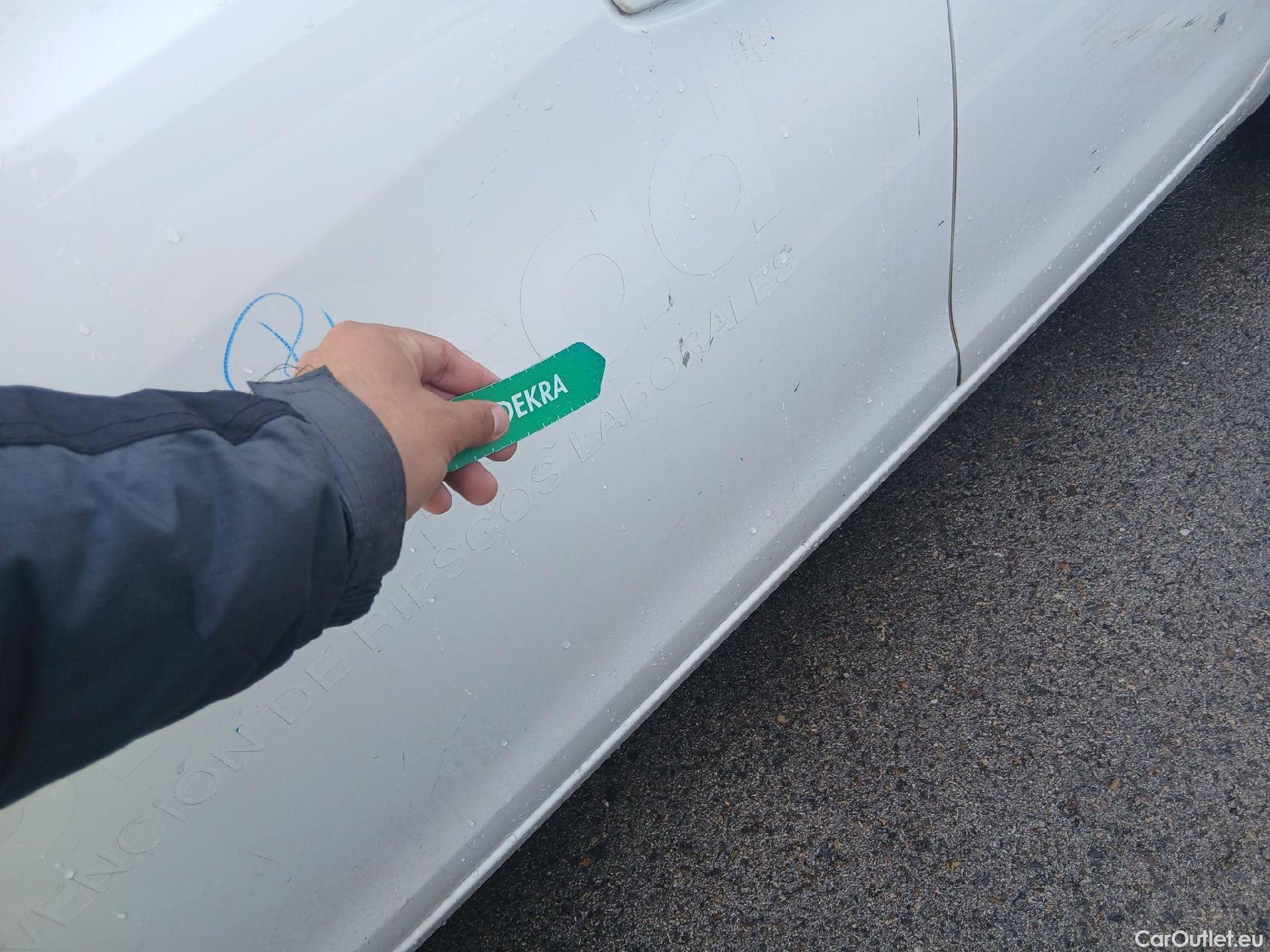  Peugeot  308 PEUGEOT  / 2017 / 5P / berlina con portón 5p Active Pack BlueHDi 130 S&S (AC) #17