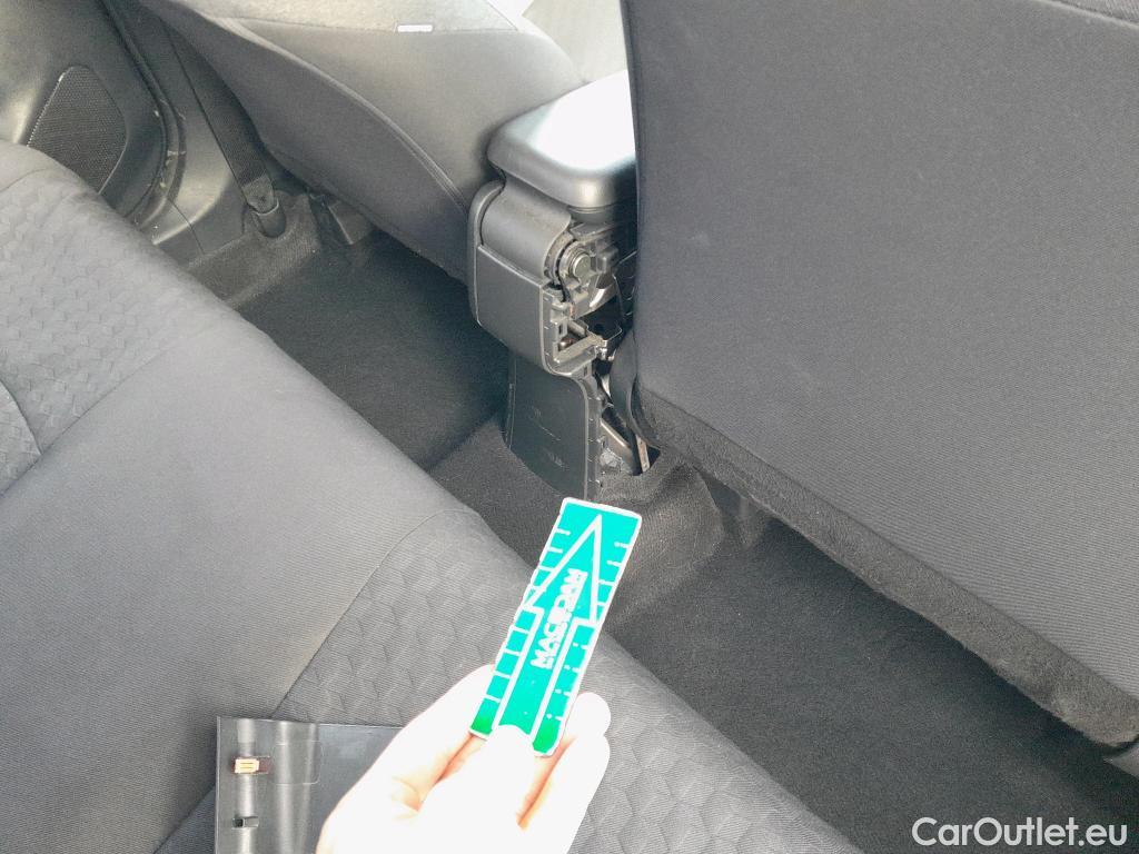  Toyota  Yaris TOYOTA  / 2020 / 5P / berlina con portón 1.5 120H Active Tech #25