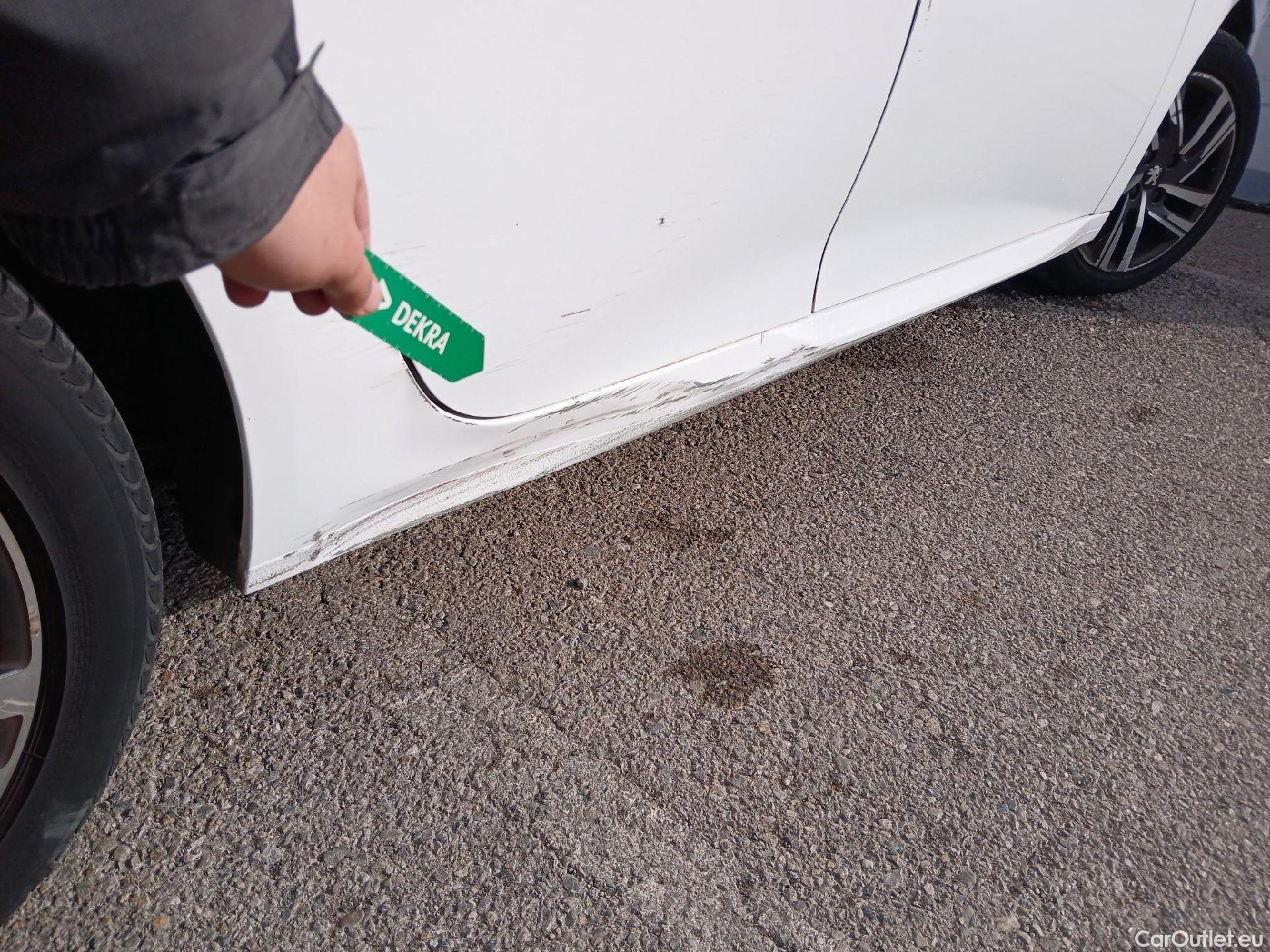  Peugeot  208 PEUGEOT  / 2019 / 5P / berlina con portón PureTech 73kW (100CV) Allure (CX) #52