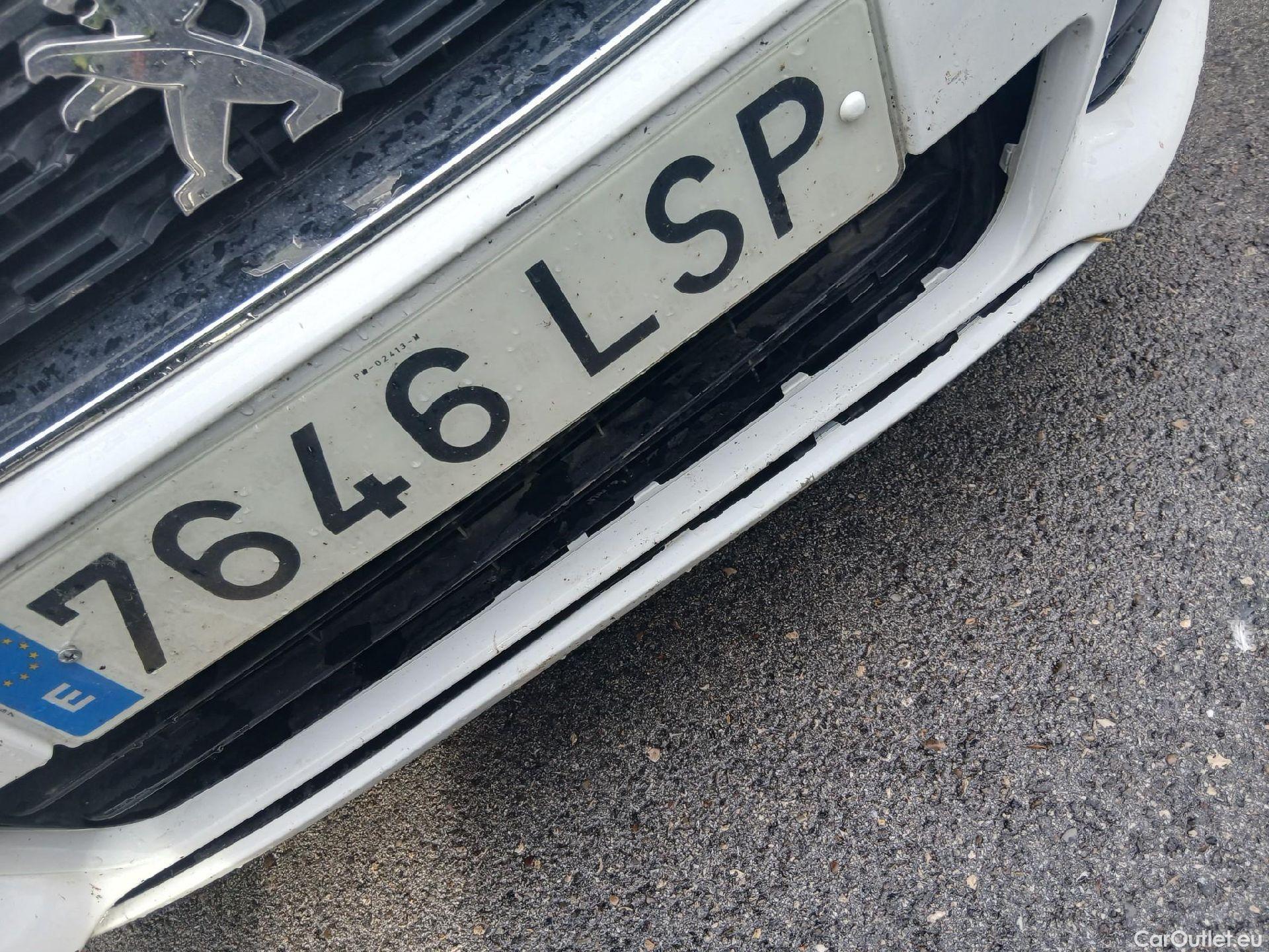  Peugeot  308 PEUGEOT  / 2017 / 5P / berlina con portón 5p Active Pack BlueHDi 130 S&S (AC) #5