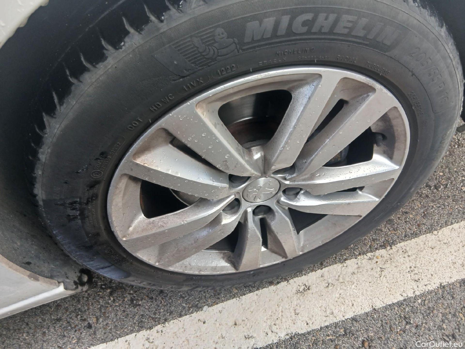  Peugeot  308 PEUGEOT  / 2017 / 5P / berlina con portón 5p Active Pack BlueHDi 130 S&S (AC) #34