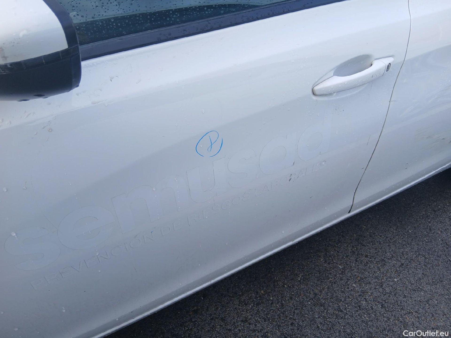  Peugeot  308 PEUGEOT  / 2017 / 5P / berlina con portón 5p Active Pack BlueHDi 130 S&S (AC) #16