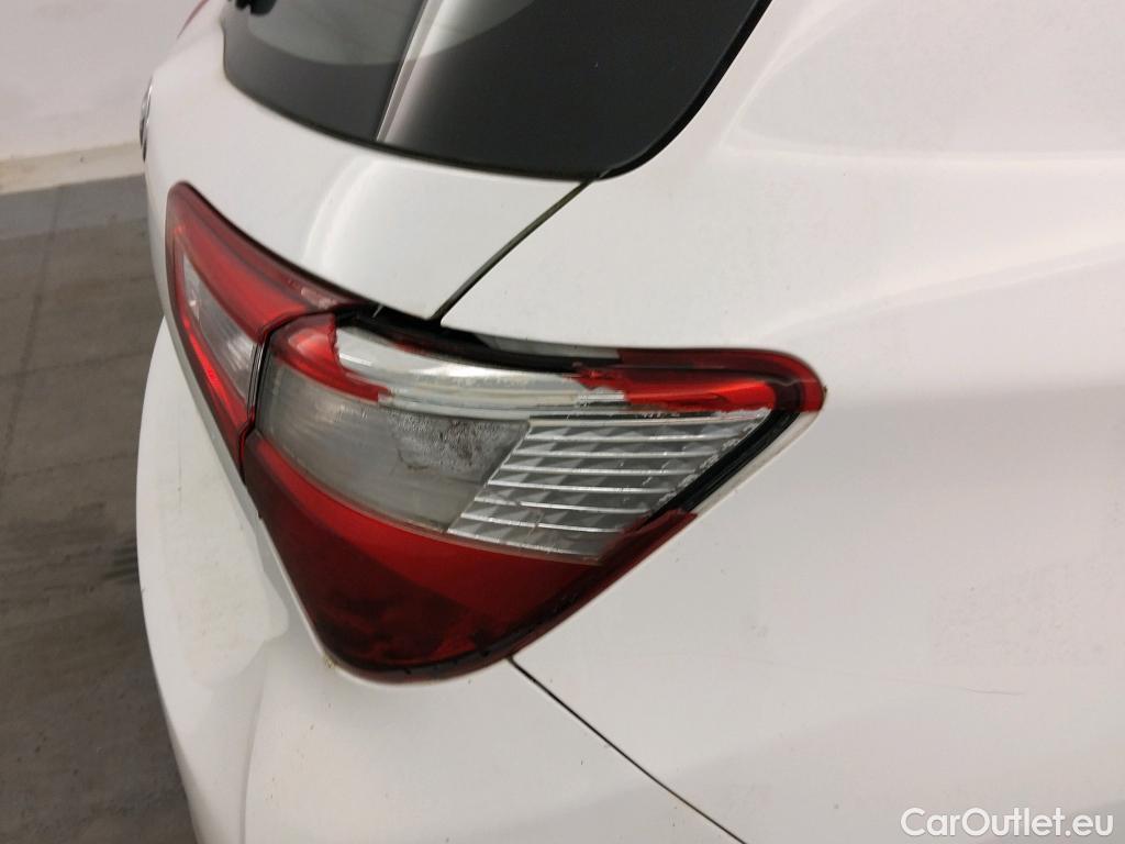  Toyota  Yaris TOYOTA  / 2017 / 5P / berlina con portón 1.5 100H Active #3