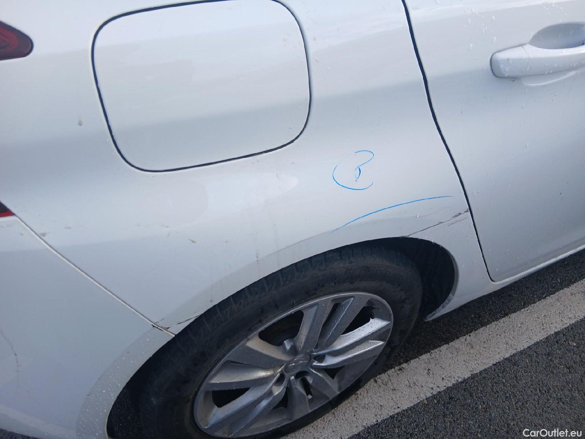  Peugeot  308 PEUGEOT  / 2017 / 5P / berlina con portón 5p Active Pack BlueHDi 130 S&S (AC) #24