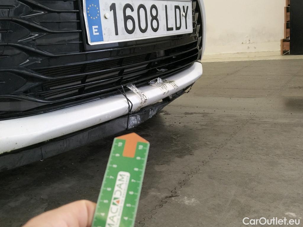  Toyota  Yaris TOYOTA  / 2017 / 5P / berlina con portón 1.5 100H Active #6