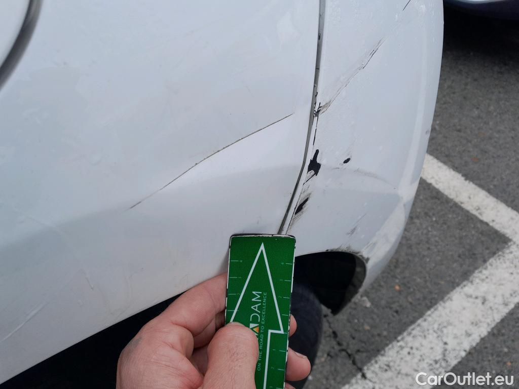  Toyota  Yaris TOYOTA  / 2020 / 5P / berlina con portón 1.5 120H Active Tech #5