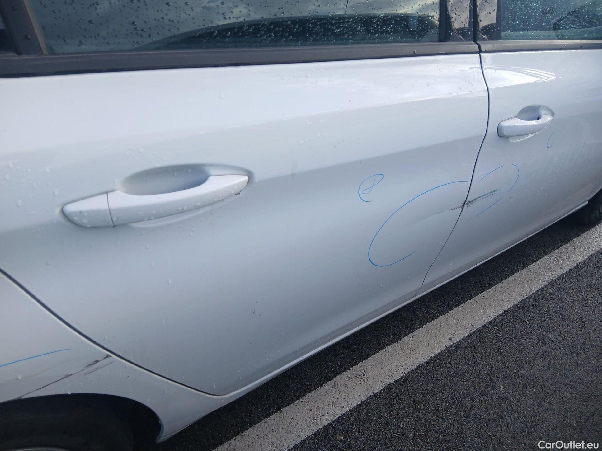  Peugeot  308 PEUGEOT  / 2017 / 5P / berlina con portón 5p Active Pack BlueHDi 130 S&S (AC) #26