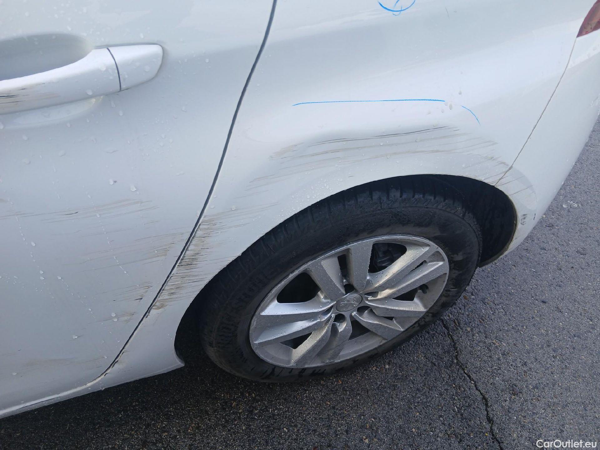  Peugeot  308 PEUGEOT  / 2017 / 5P / berlina con portón 5p Active Pack BlueHDi 130 S&S (AC) #21