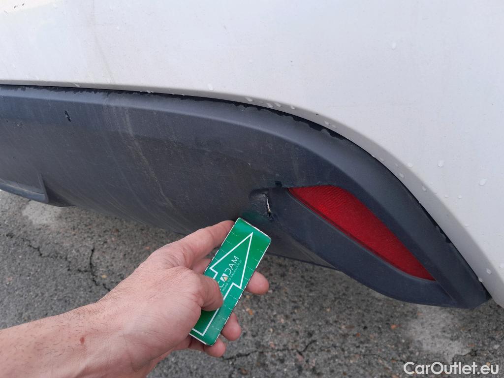  Toyota  Yaris TOYOTA  / 2020 / 5P / berlina con portón 1.5 120H Active Tech #21