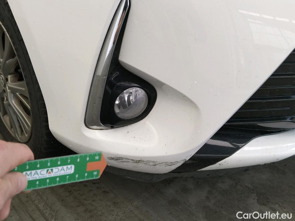  Toyota  Yaris TOYOTA  / 2017 / 5P / berlina con portón 1.5 100H Active #14