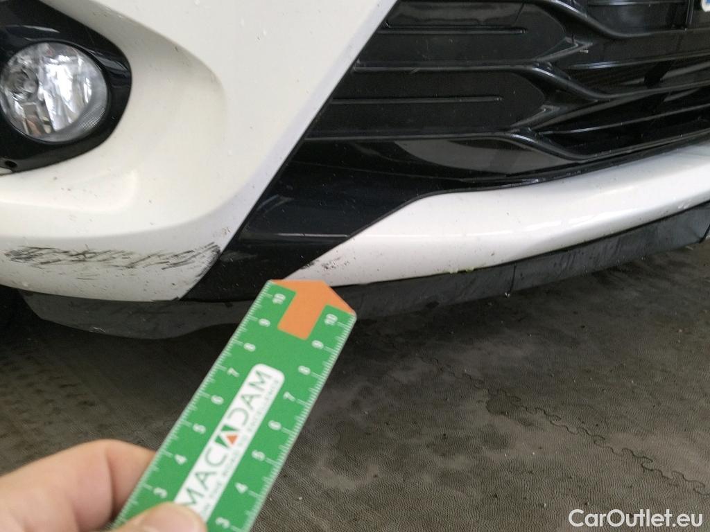  Toyota  Yaris TOYOTA  / 2017 / 5P / berlina con portón 1.5 100H Active #24