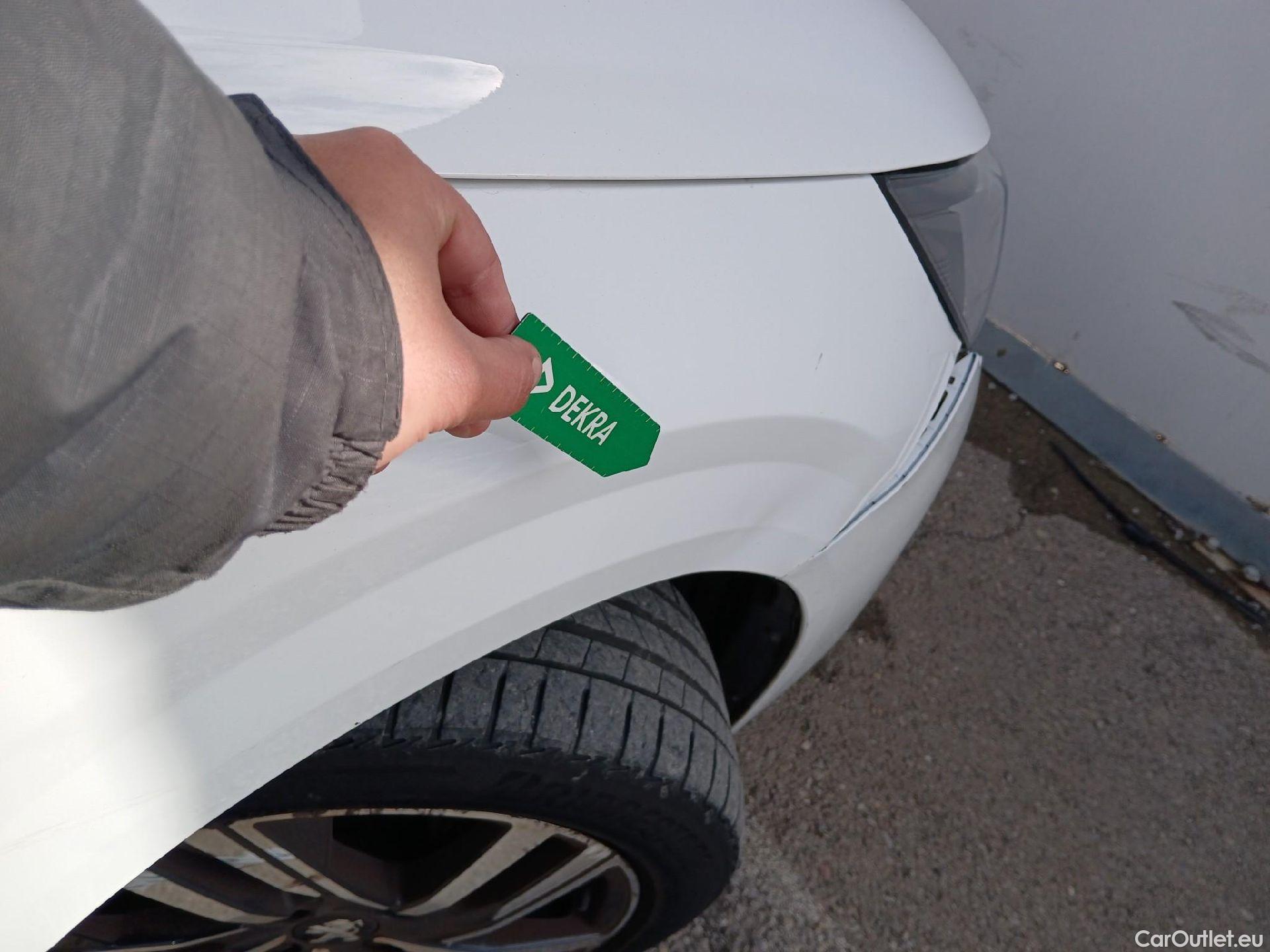  Peugeot  208 PEUGEOT  / 2019 / 5P / berlina con portón PureTech 73kW (100CV) Allure (CX) #64