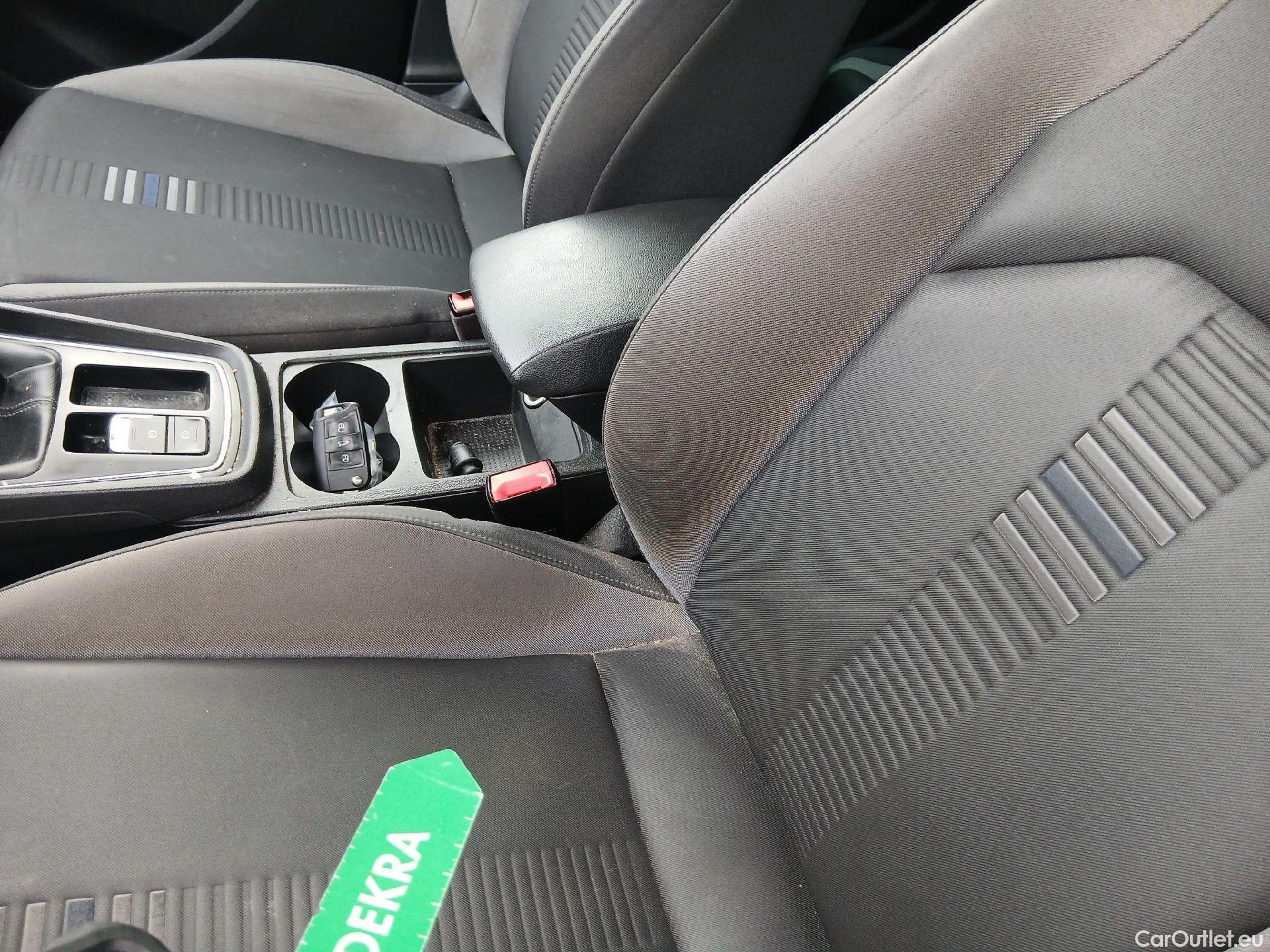  Seat  Leon SEAT León / 2016 / 5P / berlina con portón 1.5 TSI 95kW (130CV) St&Sp Style Visio Edition #40