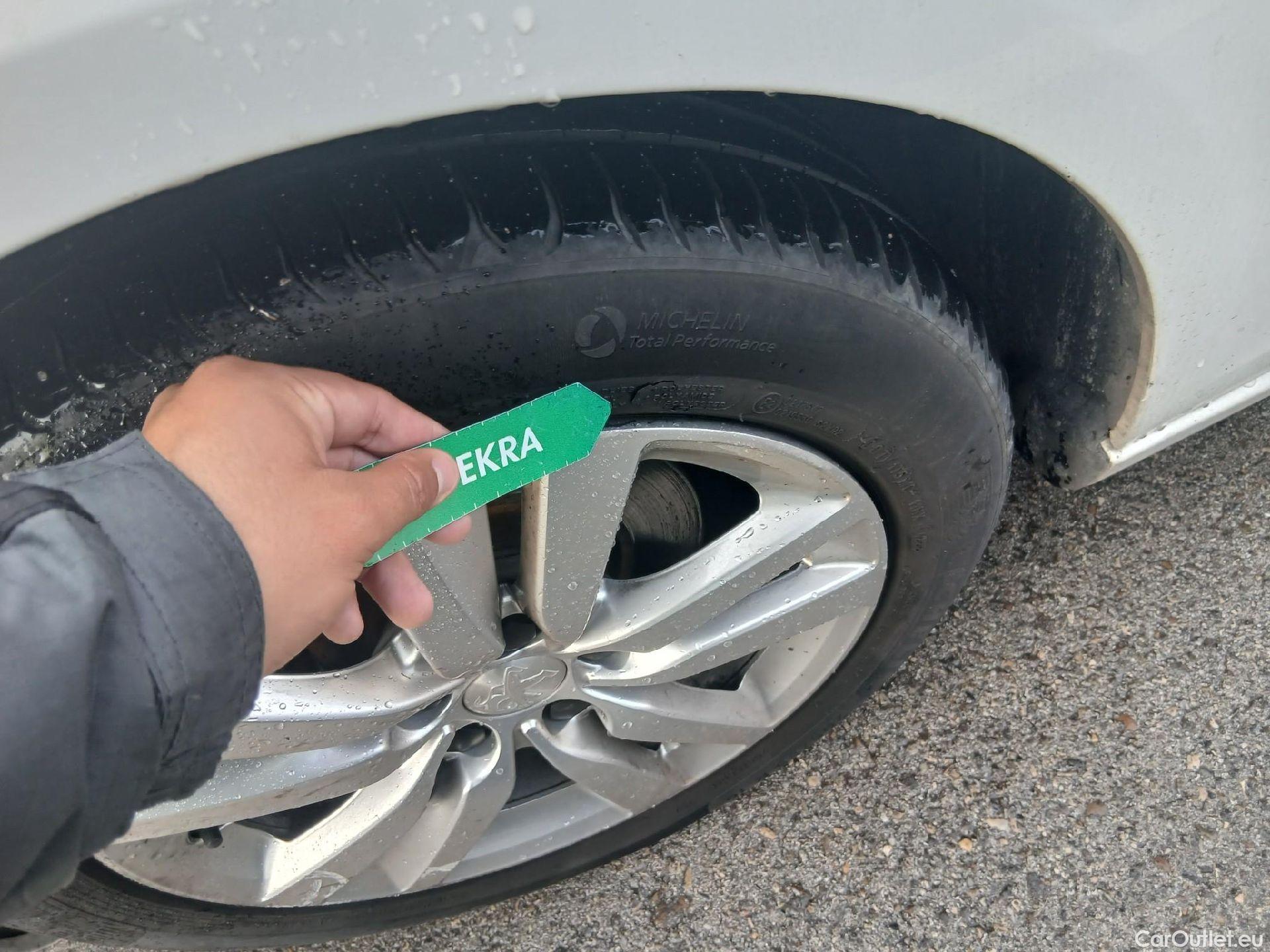  Peugeot  308 PEUGEOT  / 2017 / 5P / berlina con portón 5p Active Pack BlueHDi 130 S&S (AC) #13