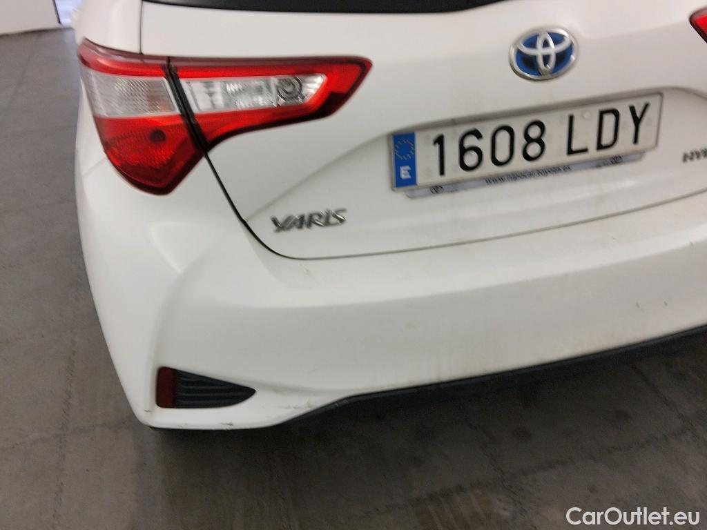  Toyota  Yaris TOYOTA  / 2017 / 5P / berlina con portón 1.5 100H Active #15