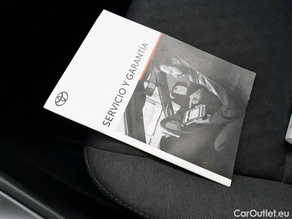  Toyota  Yaris TOYOTA  / 2020 / 5P / berlina con portón 1.5 120H Active Tech #18