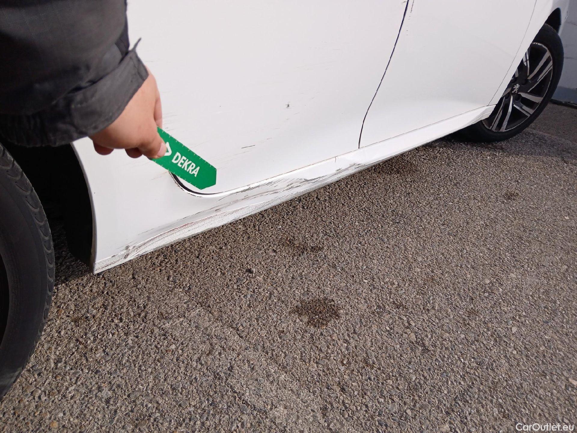  Peugeot  208 PEUGEOT  / 2019 / 5P / berlina con portón PureTech 73kW (100CV) Allure (CX) #51