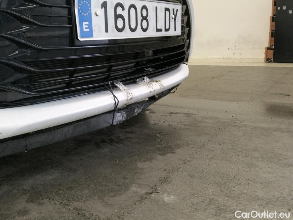  Toyota  Yaris TOYOTA  / 2017 / 5P / berlina con portón 1.5 100H Active #5