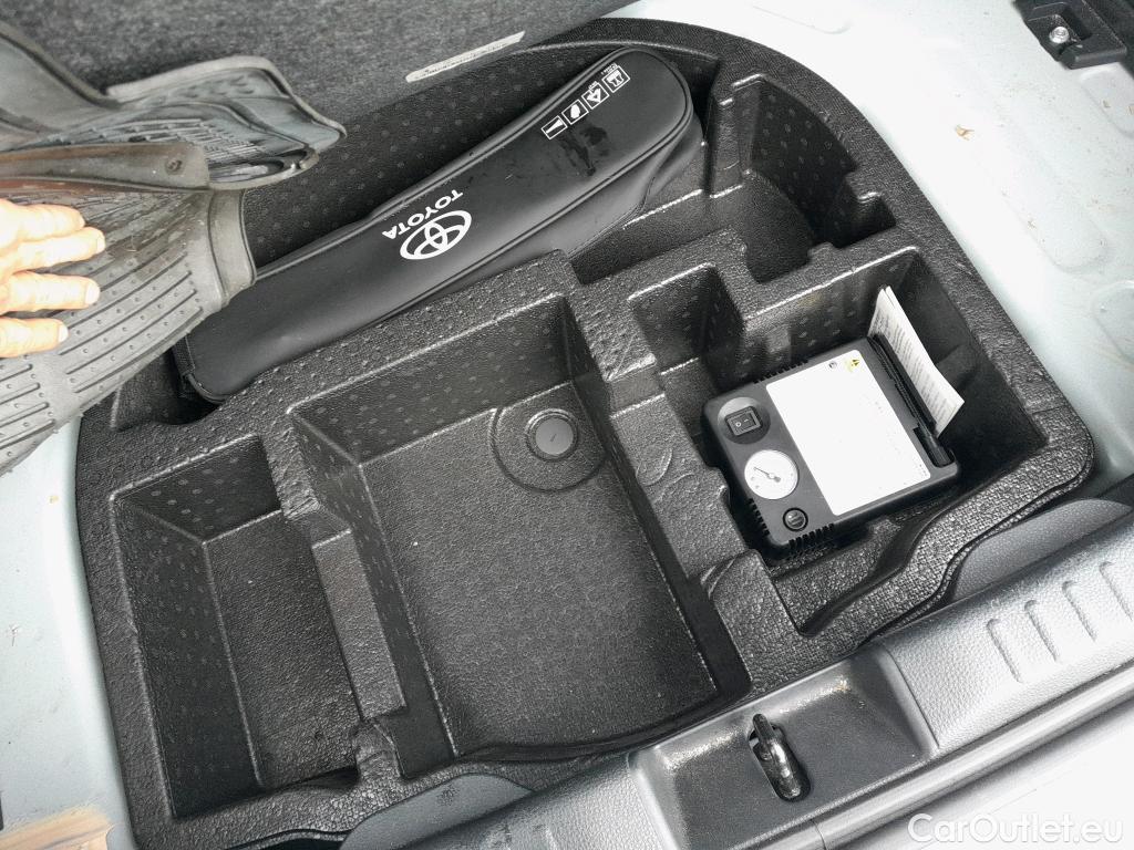  Toyota  Yaris TOYOTA  / 2020 / 5P / berlina con portón 1.5 120H Active Tech #8