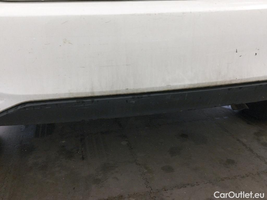  Toyota  Yaris TOYOTA  / 2017 / 5P / berlina con portón 1.5 100H Active #17