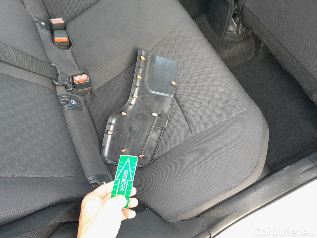  Toyota  Yaris TOYOTA  / 2020 / 5P / berlina con portón 1.5 120H Active Tech #24