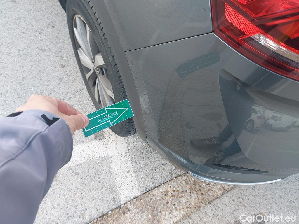  Volkswagen  T-ROC VOLKSWAGEN  / 2017 / 5P / todoterreno Advance R-Line 1.0 TSI 81kW (110CV) #24