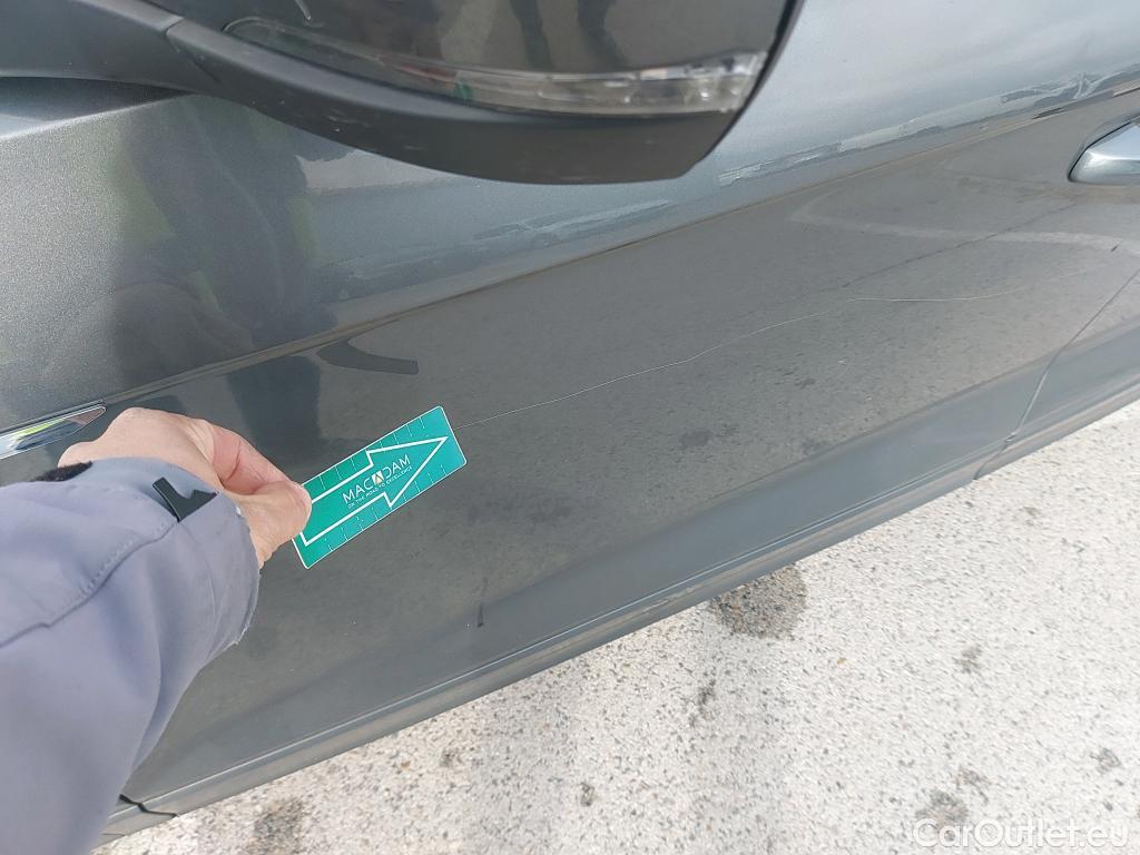  Volkswagen  T-ROC VOLKSWAGEN  / 2017 / 5P / todoterreno Advance R-Line 1.0 TSI 81kW (110CV) #4