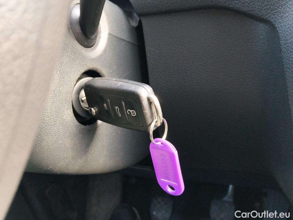  Volkswagen  Caddy VOLKSWAGEN  / 2015 / 4P / combi Profesion Maxi Kombi 2.0 TDI 90kW 4Mot #1