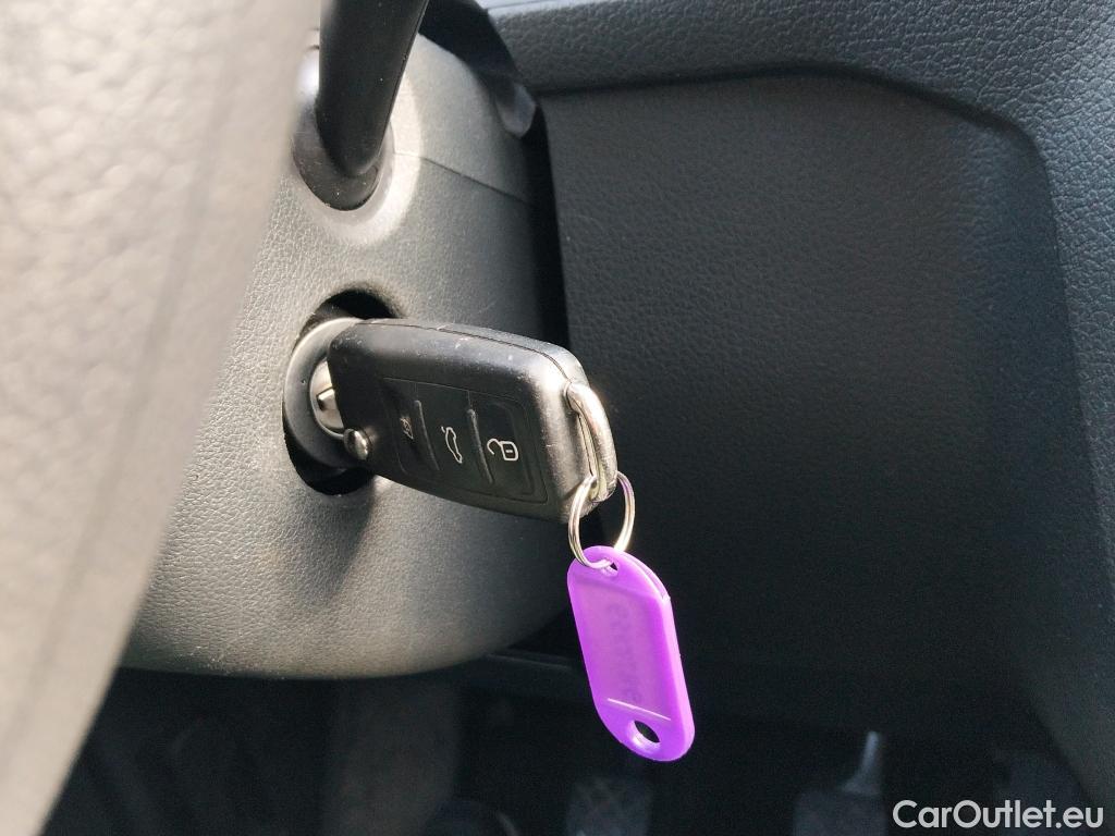  Volkswagen  Caddy VOLKSWAGEN  / 2015 / 4P / combi Profesion Maxi Kombi 2.0 TDI 90kW 4Mot #2