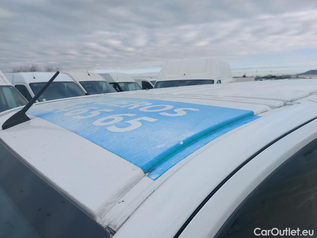  Peugeot  Expert PEUGEOT  / 2016 / 4P / furgón Furgón Pro BlueHDi 90KW (120) Standard #40