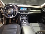  Alfa Romeo   STELVIO ALFA ROMEO / 2017 / 5P / SUV 2.2 TURBO DIESEL 190CV BUSINESS AT8 Q4 #3