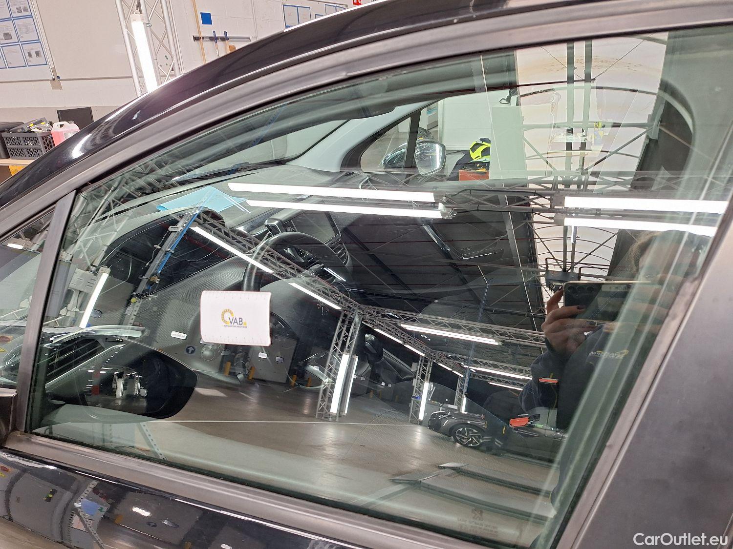  Peugeot  208 Peugeot,  '11, Peugeot  1.2 PureTech ?6.2 61kW S/S Signature 5 #85