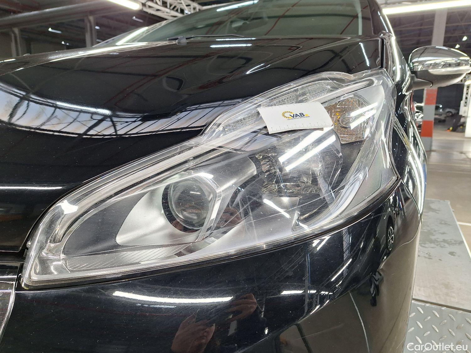  Peugeot  208 Peugeot,  '11, Peugeot  1.2 PureTech ?6.2 61kW S/S Signature 5 #48