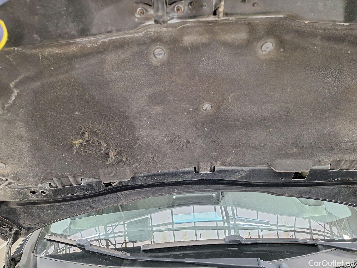  Peugeot  208 Peugeot,  '11, Peugeot  1.2 PureTech ?6.2 61kW S/S Signature 5 #102